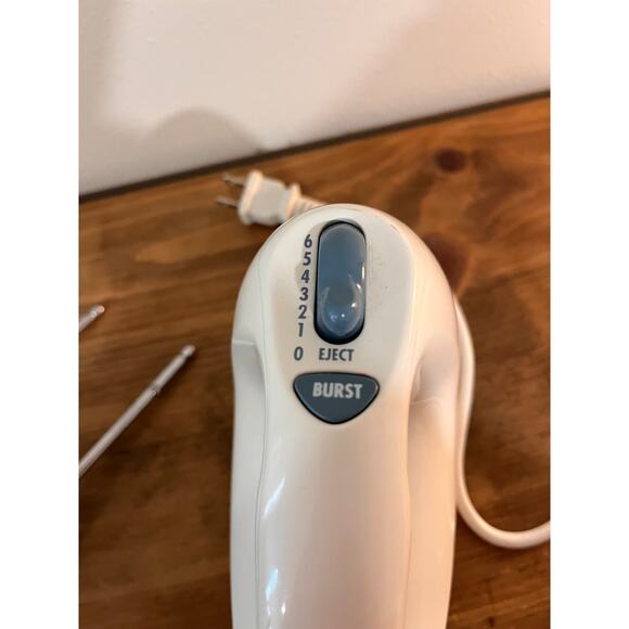 Hamilton Beach Bowl Rest Hand Mixer White 6-Speed Electric Beaters Tested - Picture 5 of 10